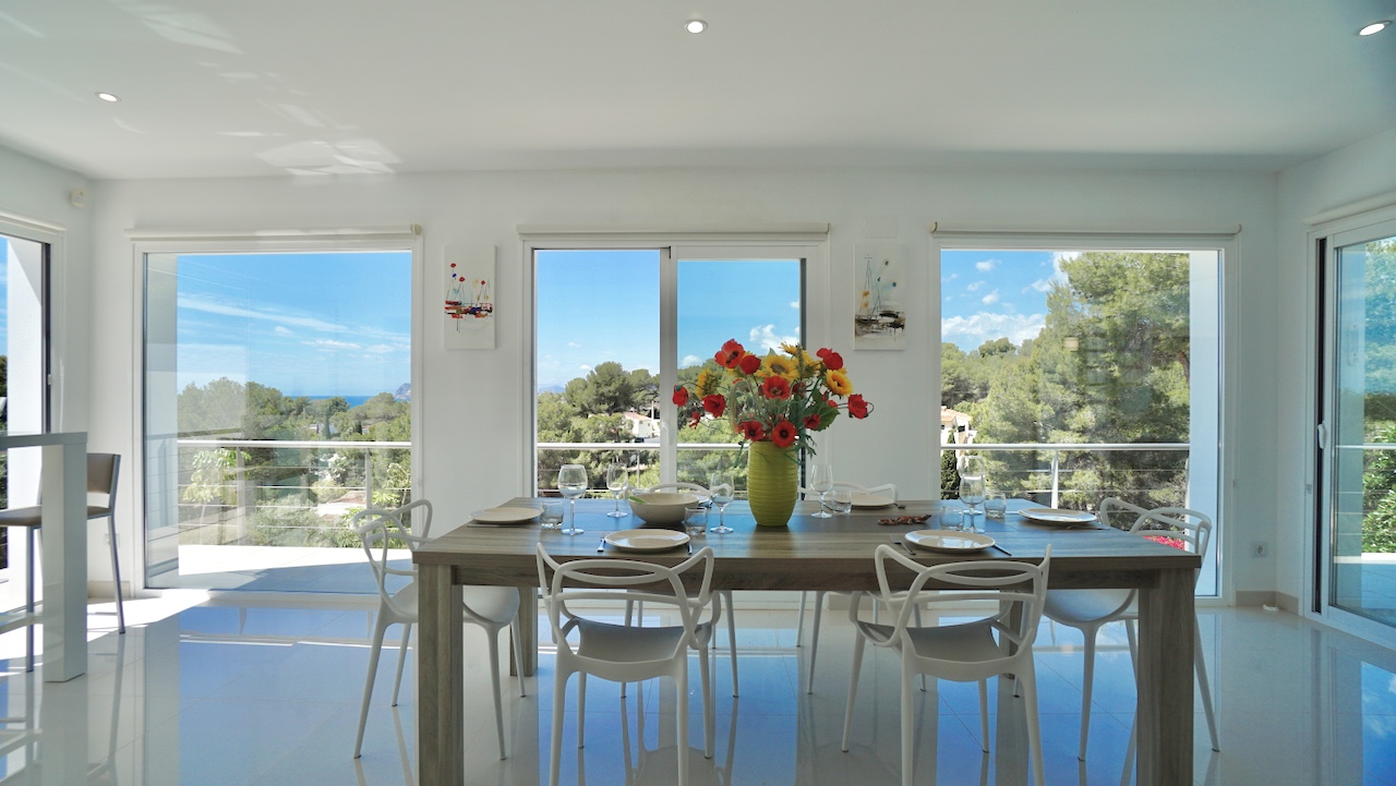 Gerenoveerde villa met tennisbaan en zwembad in El Portet – Moraira