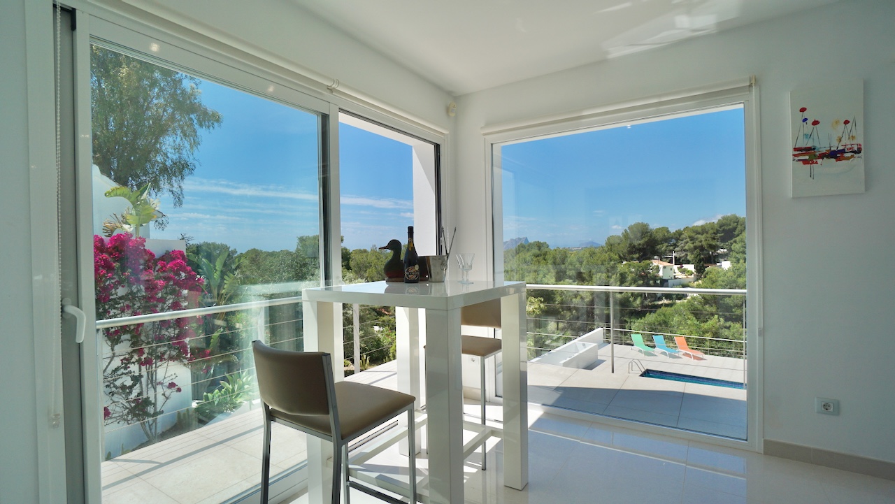 Gerenoveerde villa met tennisbaan en zwembad in El Portet – Moraira