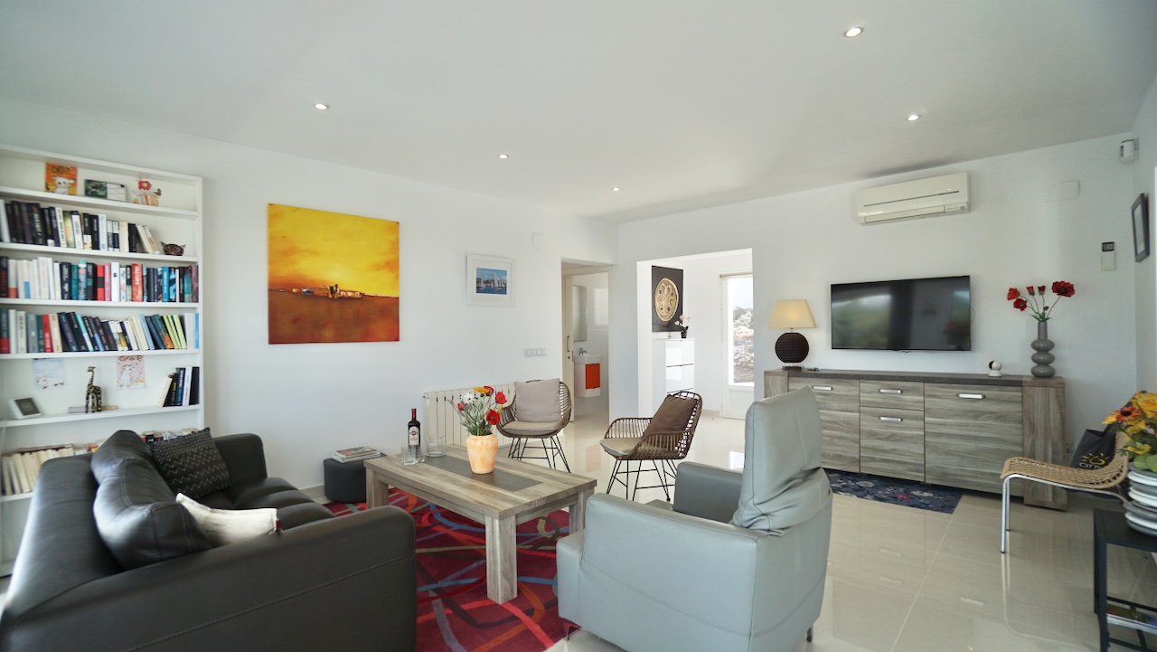 Gerenoveerde villa met tennisbaan en zwembad in El Portet – Moraira