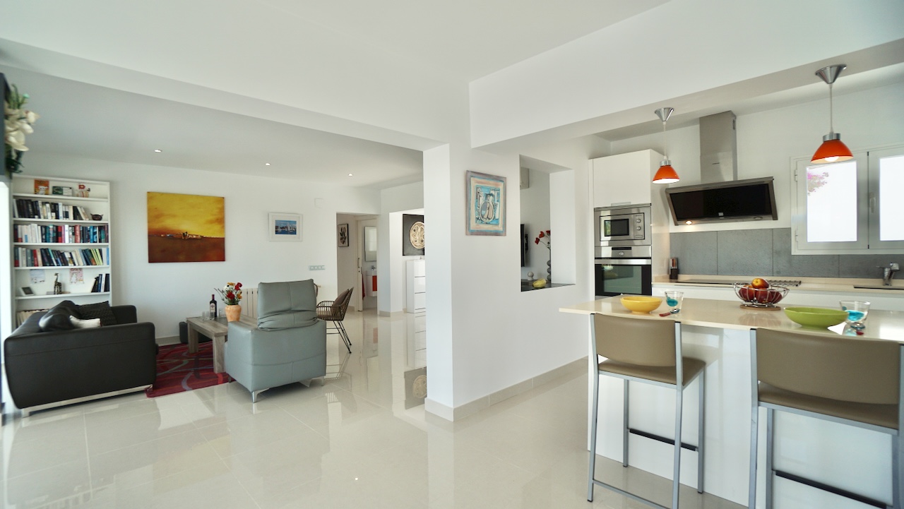 Gerenoveerde villa met tennisbaan en zwembad in El Portet – Moraira