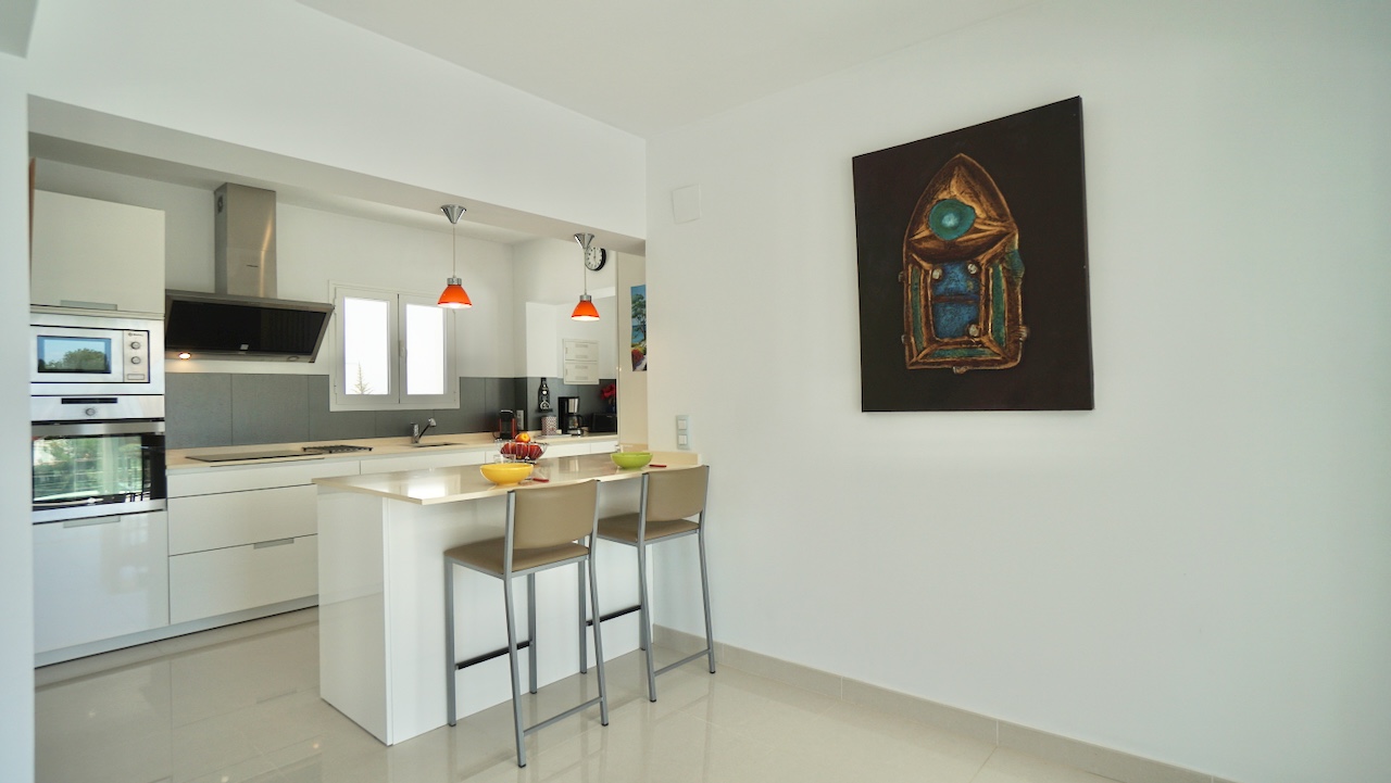 Gerenoveerde villa met tennisbaan en zwembad in El Portet – Moraira