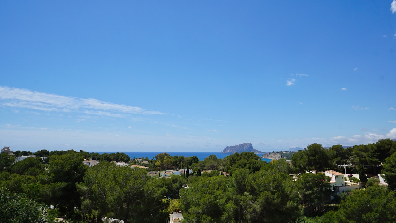 Gerenoveerde villa met tennisbaan en zwembad in El Portet – Moraira
