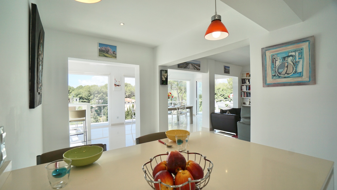 Gerenoveerde villa met tennisbaan en zwembad in El Portet – Moraira