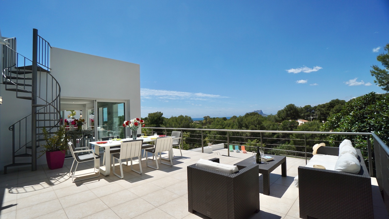 Gerenoveerde villa met tennisbaan en zwembad in El Portet – Moraira