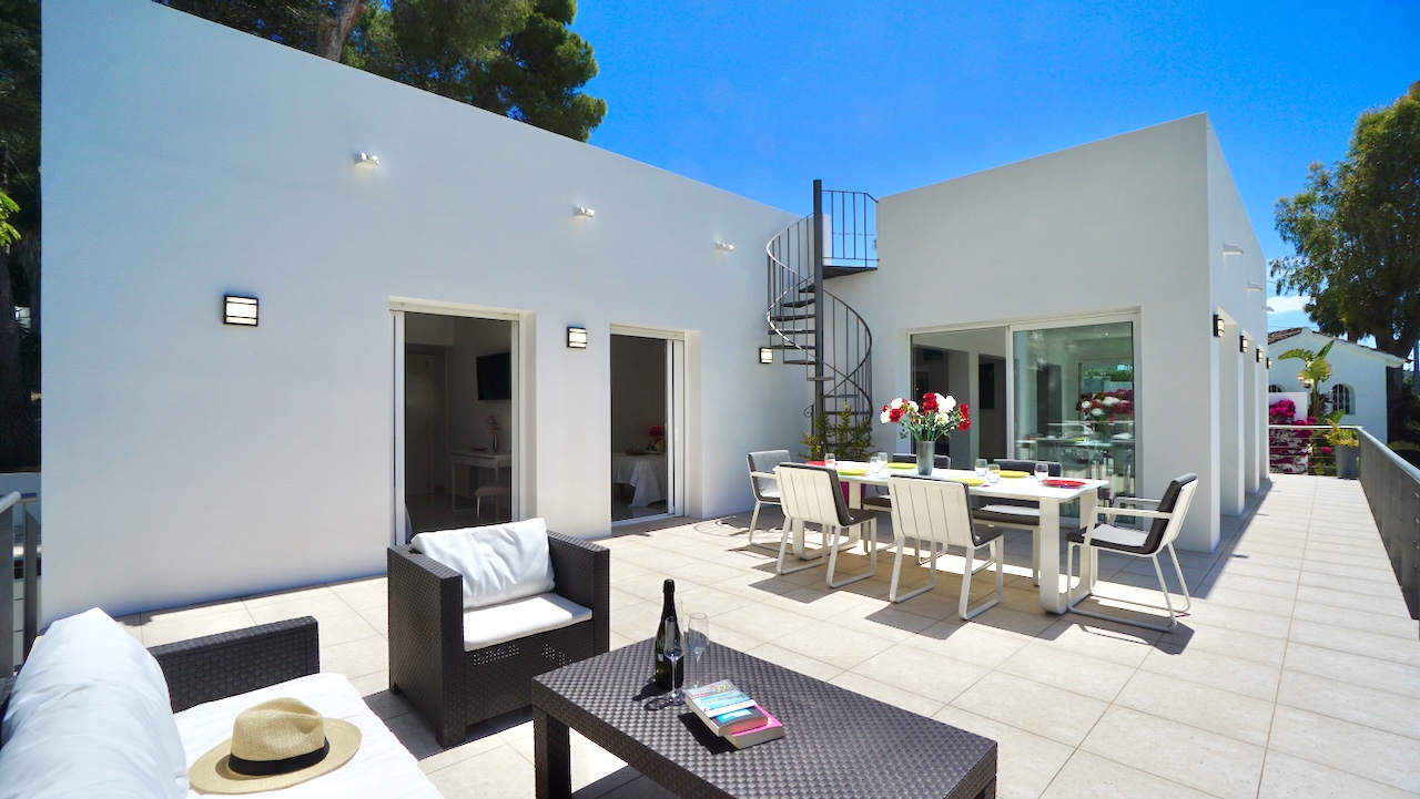 Gerenoveerde villa met tennisbaan en zwembad in El Portet – Moraira