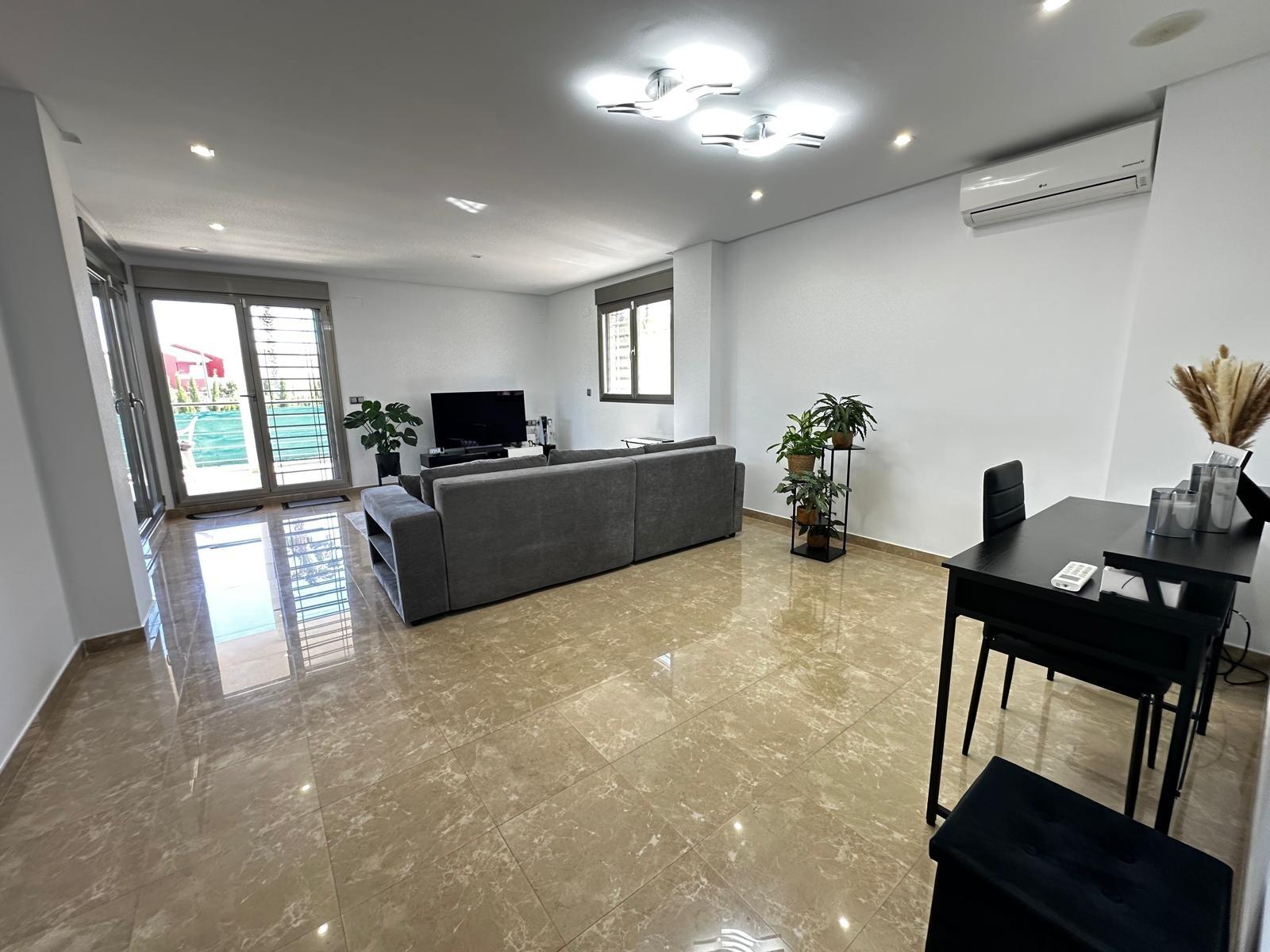 Instapklare villa met zwembad te koop in Lliria