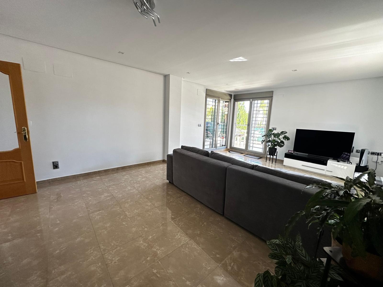 Instapklare villa met zwembad te koop in Lliria