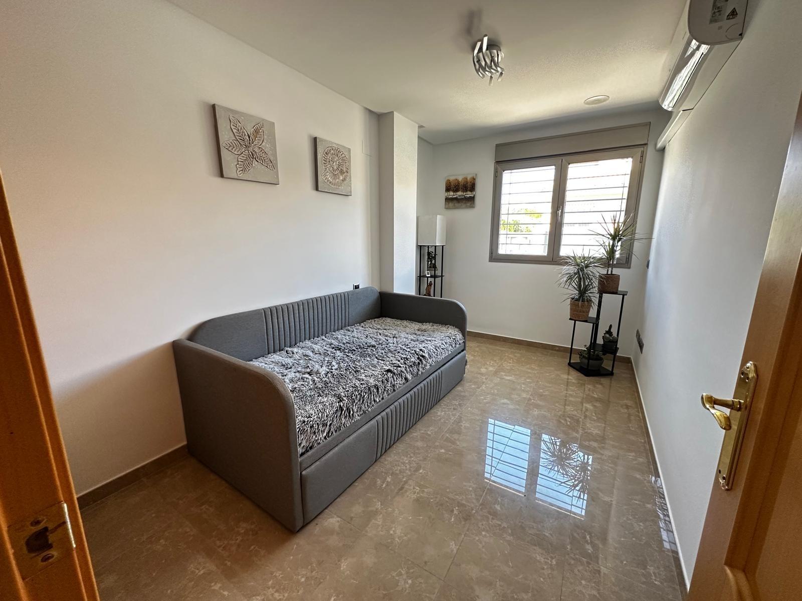 Instapklare villa met zwembad te koop in Lliria