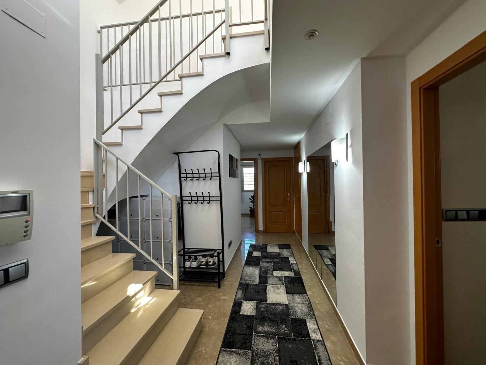 Instapklare villa met zwembad te koop in Lliria