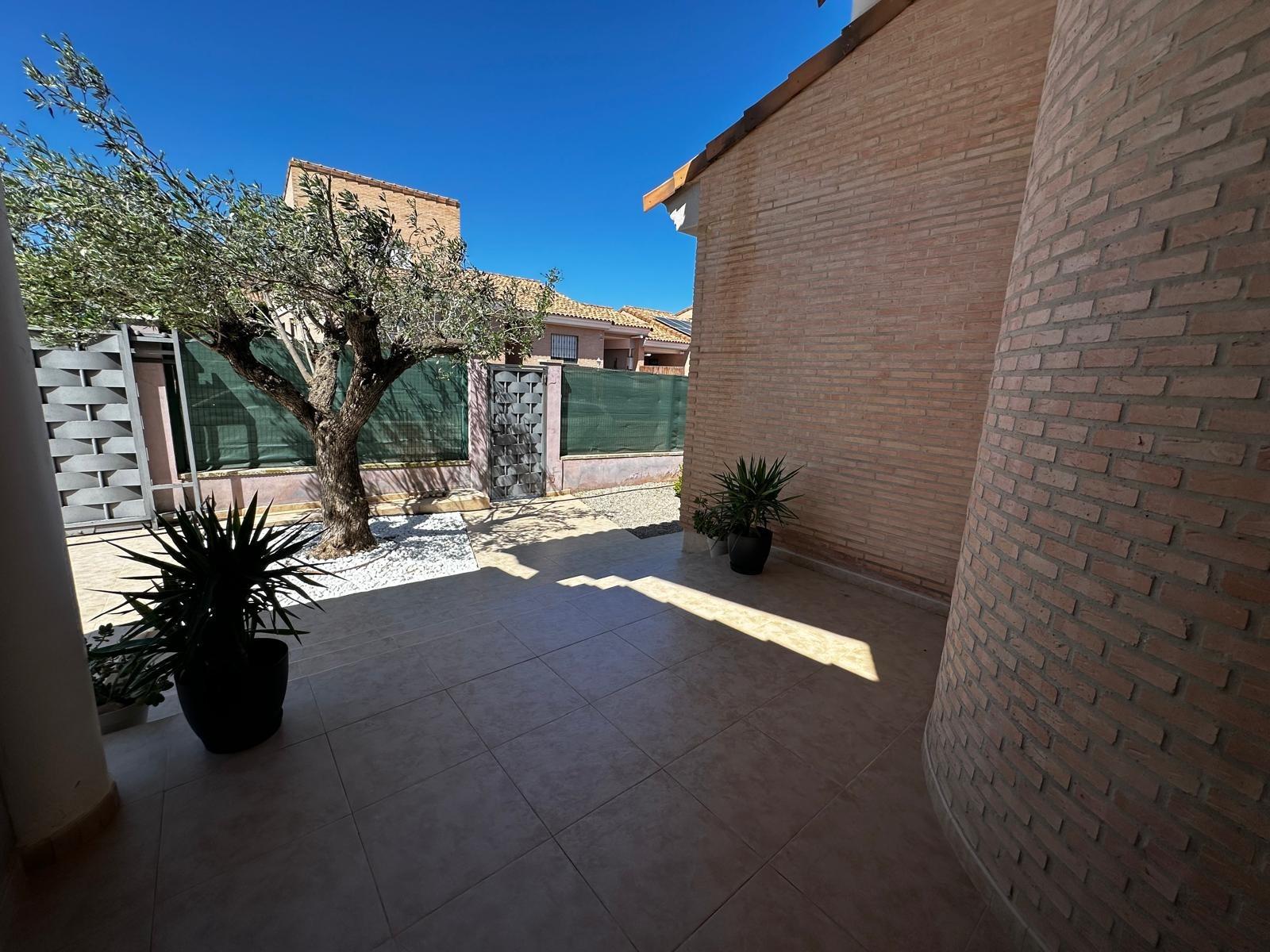Instapklare villa met zwembad te koop in Lliria