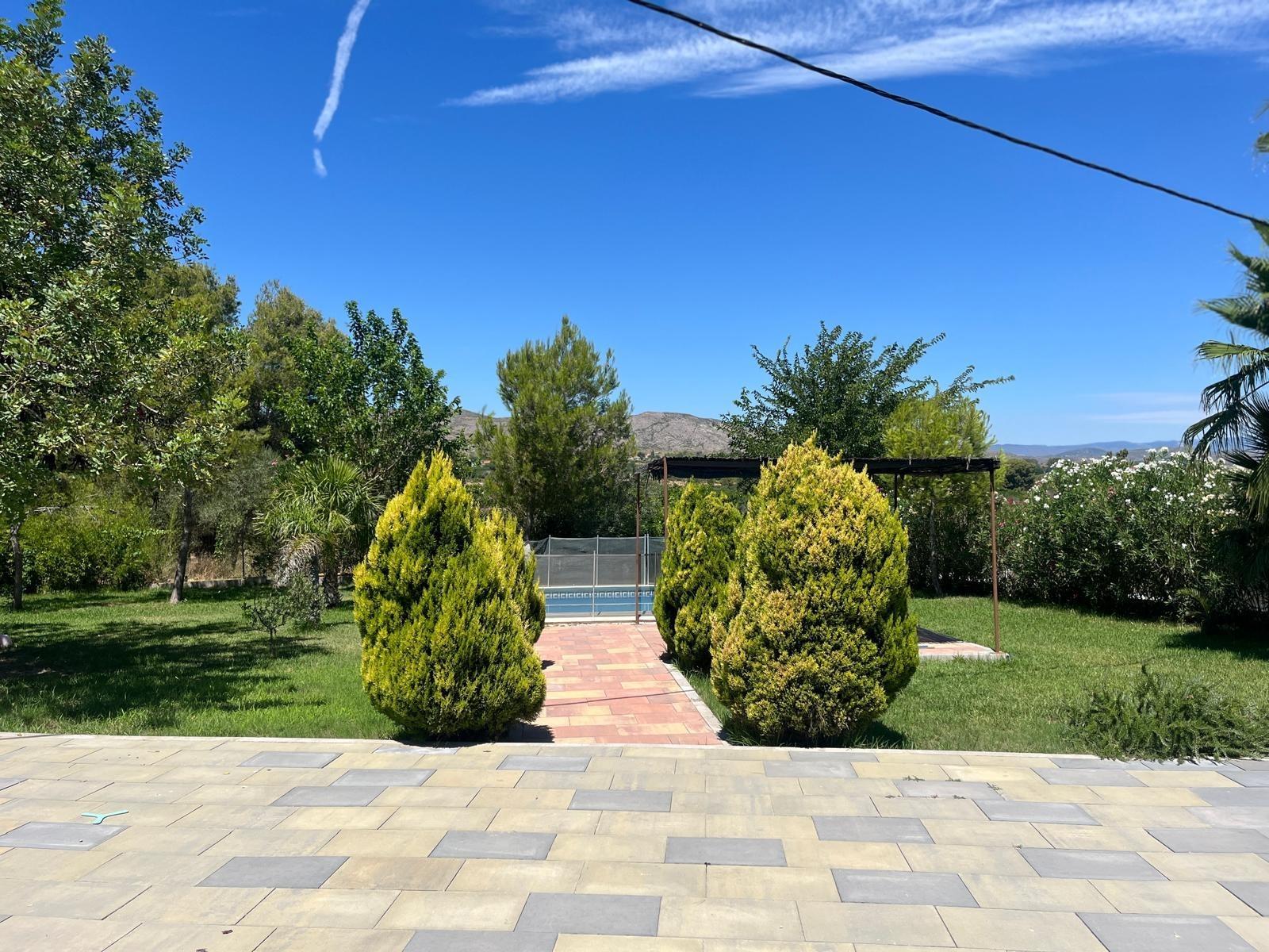 Gerenoveerde villa op groot perceel in Pedralba