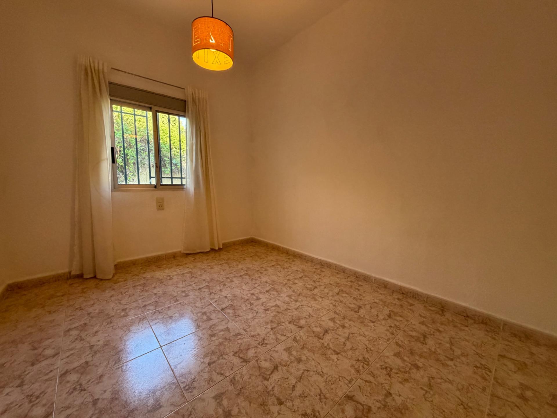 Ruime finca met 3 wooneenheden te koop in Villamarchante