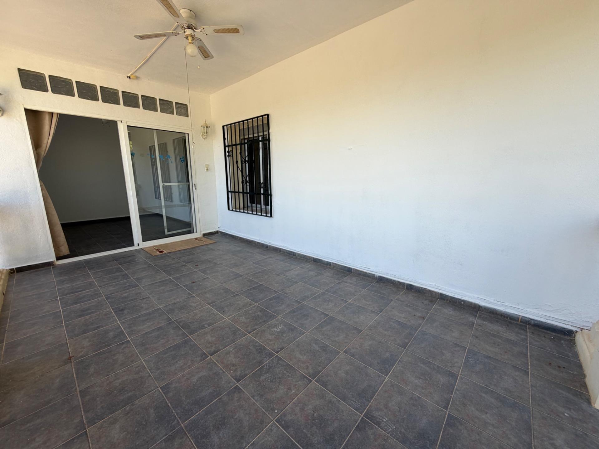 Ruime finca met 3 wooneenheden te koop in Villamarchante