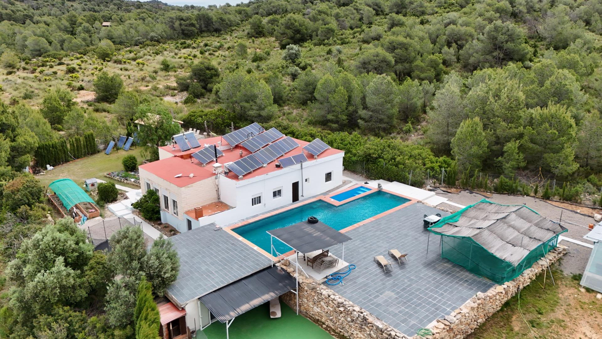 Finca met zwembad in Villar del Arzobispo