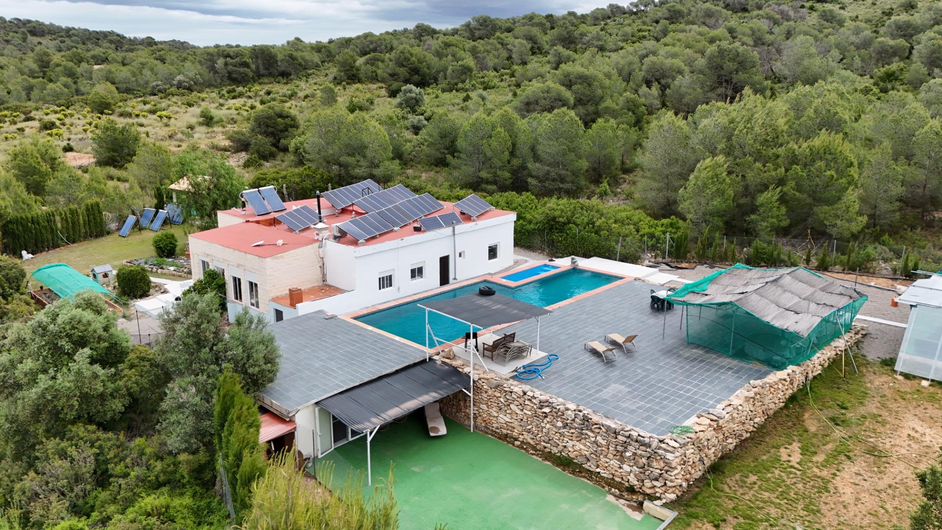 Finca met zwembad in Villar del Arzobispo
