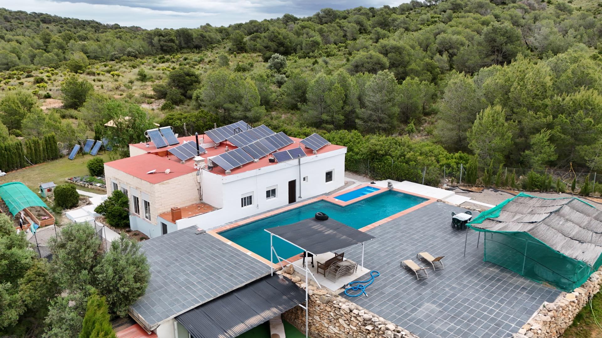 Finca met zwembad in Villar del Arzobispo