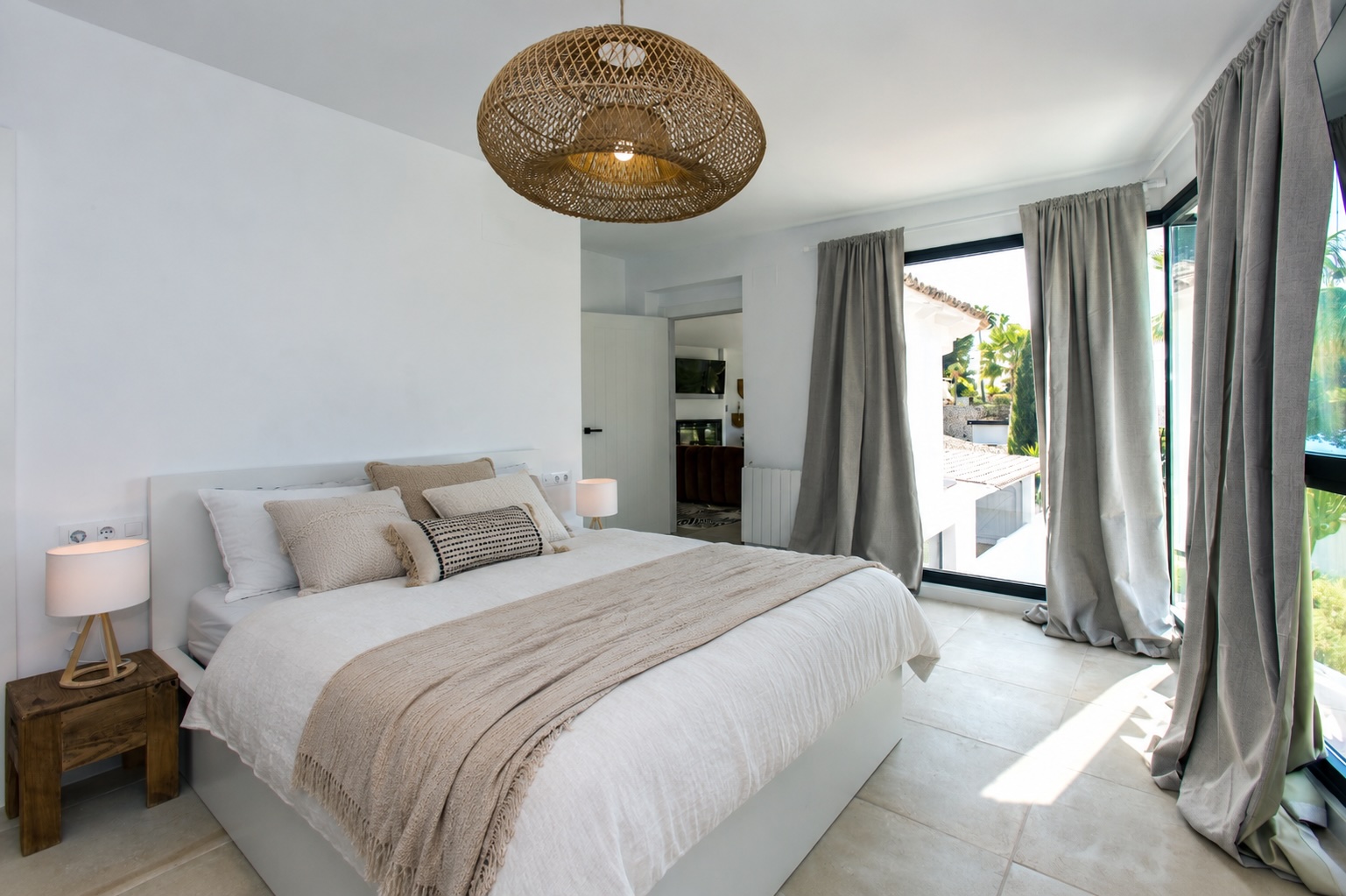 Volledig gerenoveerde zeezicht villa in Ibiza-stijl in Benissa