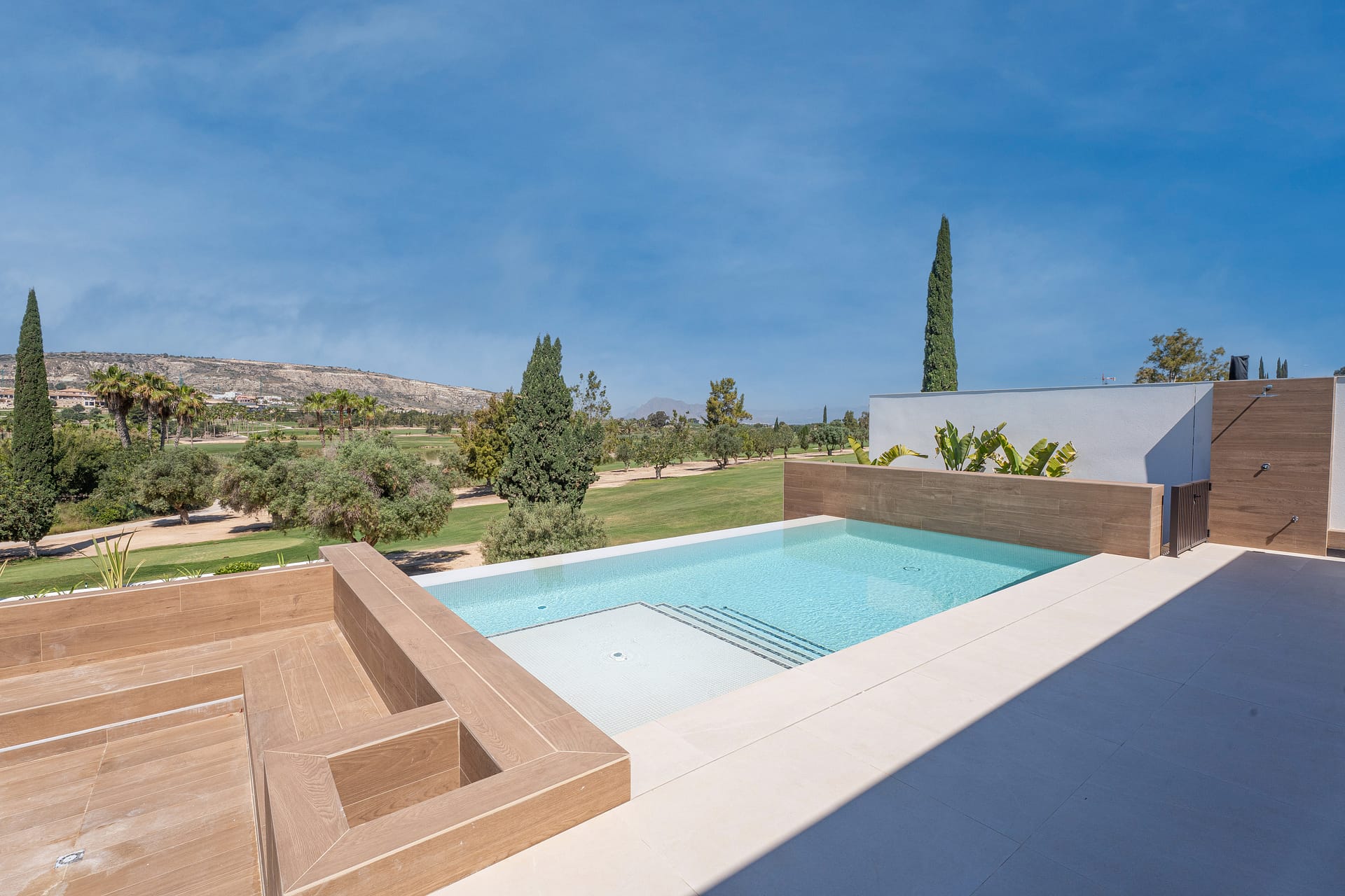 Luxe eerste lijns golf villa in La Finca Golf Resort