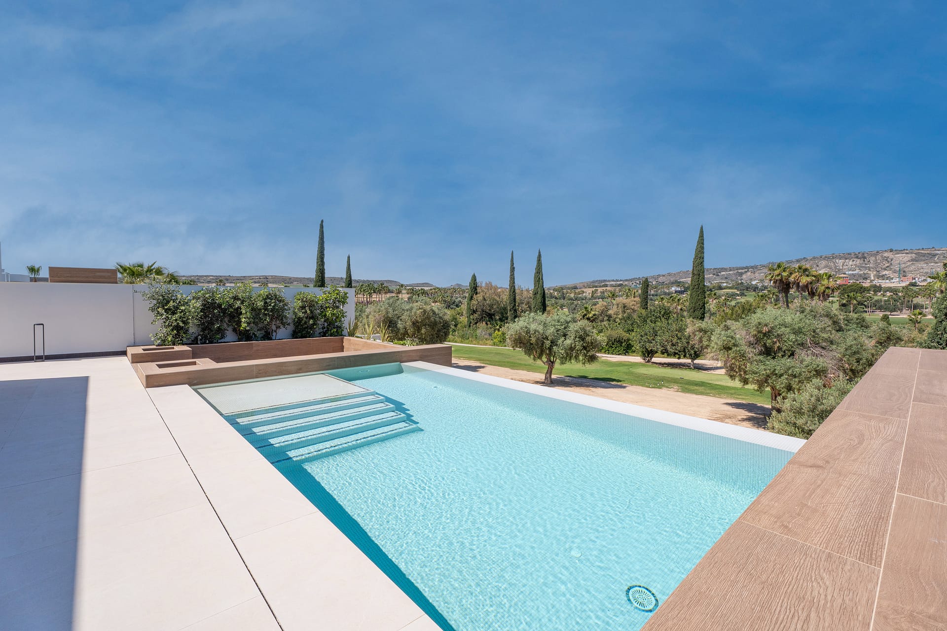 Luxe eerste lijns golf villa in La Finca Golf Resort