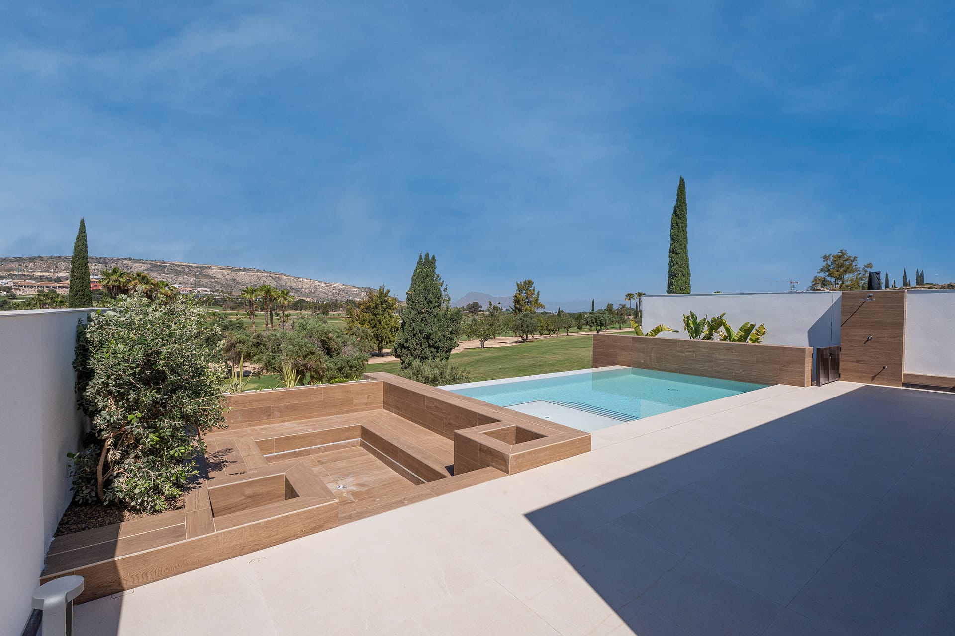 Luxe eerste lijns golf villa in La Finca Golf Resort
