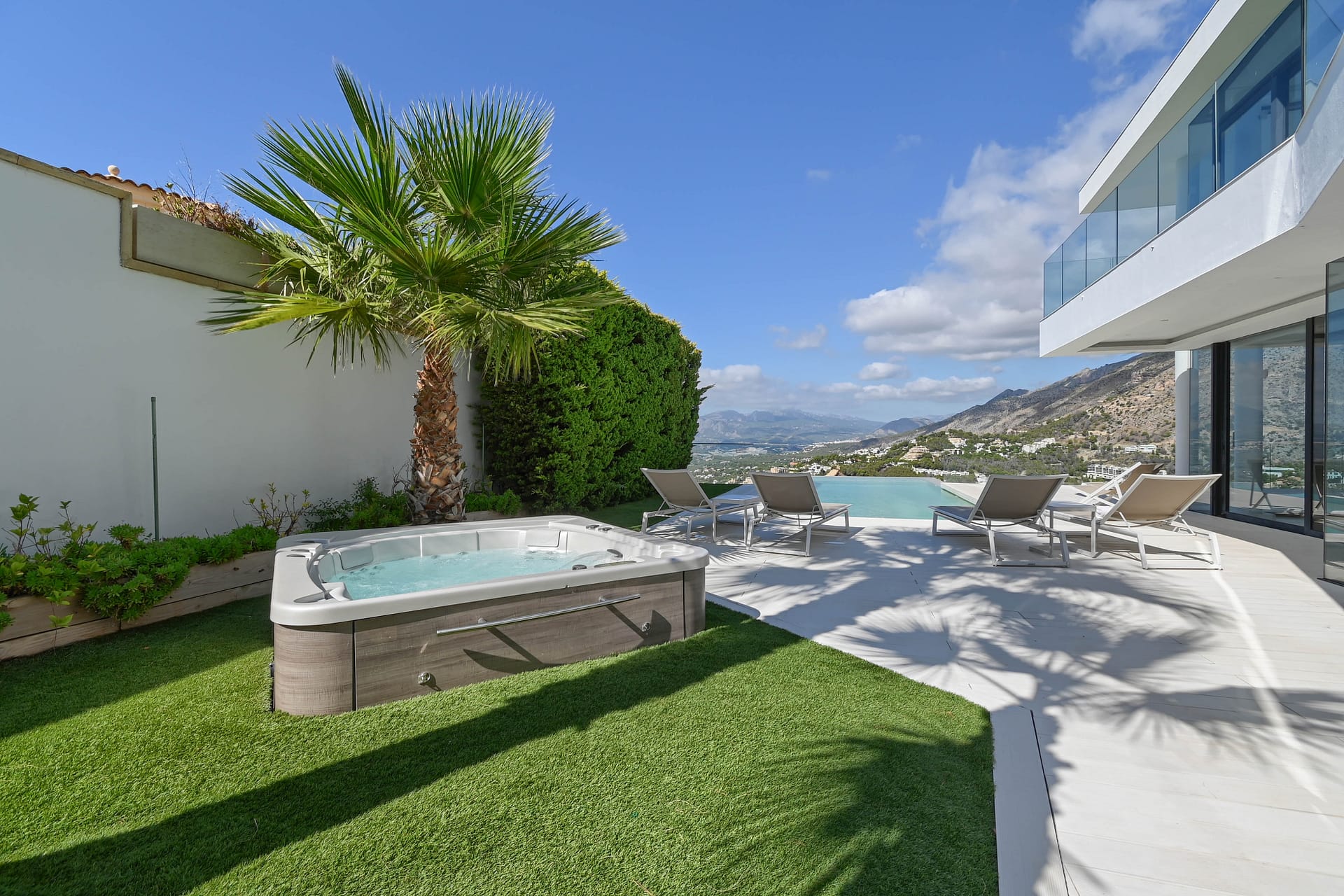 Spectaculaire luxe villa met panoramisch zeezicht in Altea