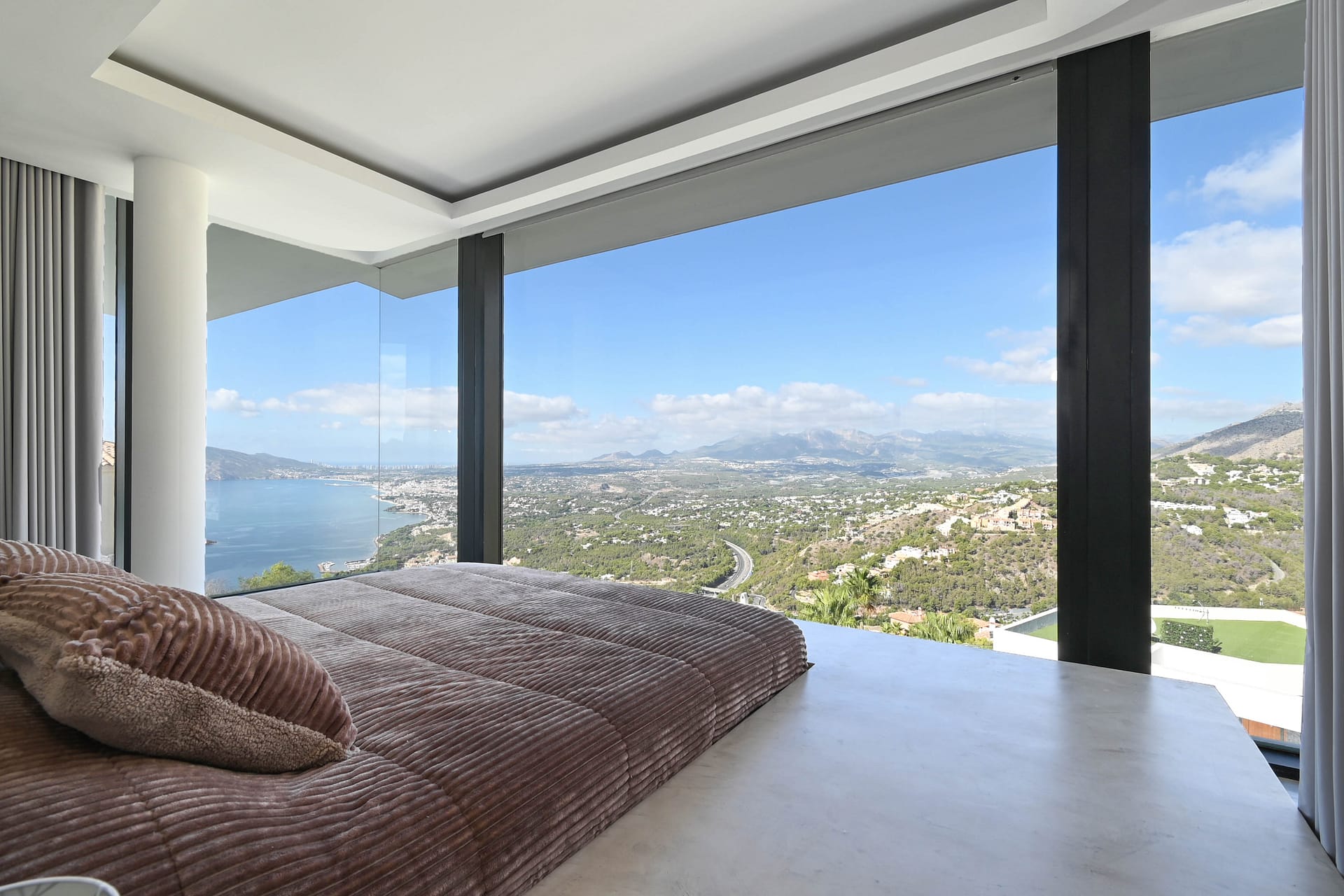 Spectaculaire luxe villa met panoramisch zeezicht in Altea