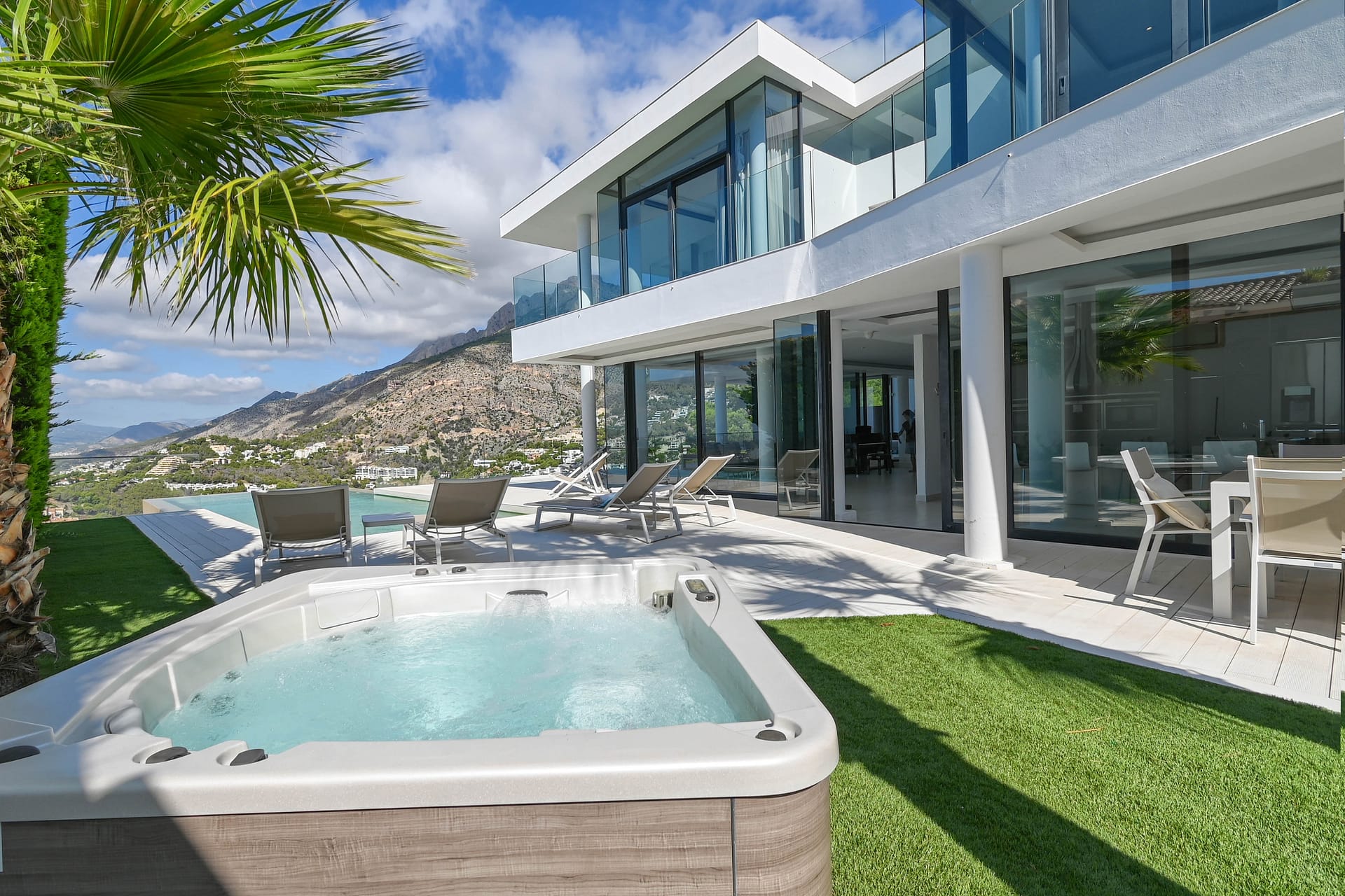 Spectaculaire luxe villa met panoramisch zeezicht in Altea