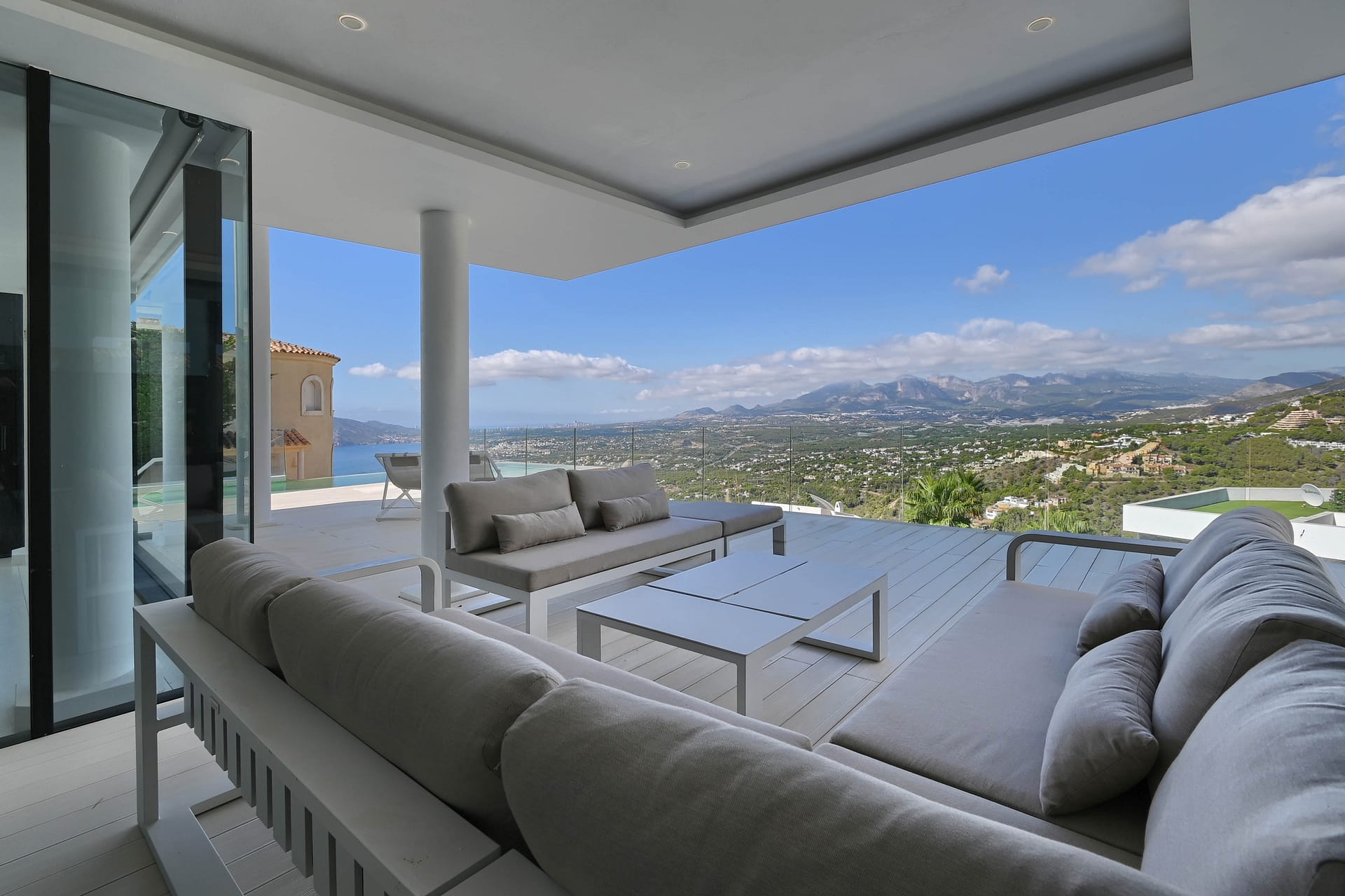 Spectaculaire luxe villa met panoramisch zeezicht in Altea
