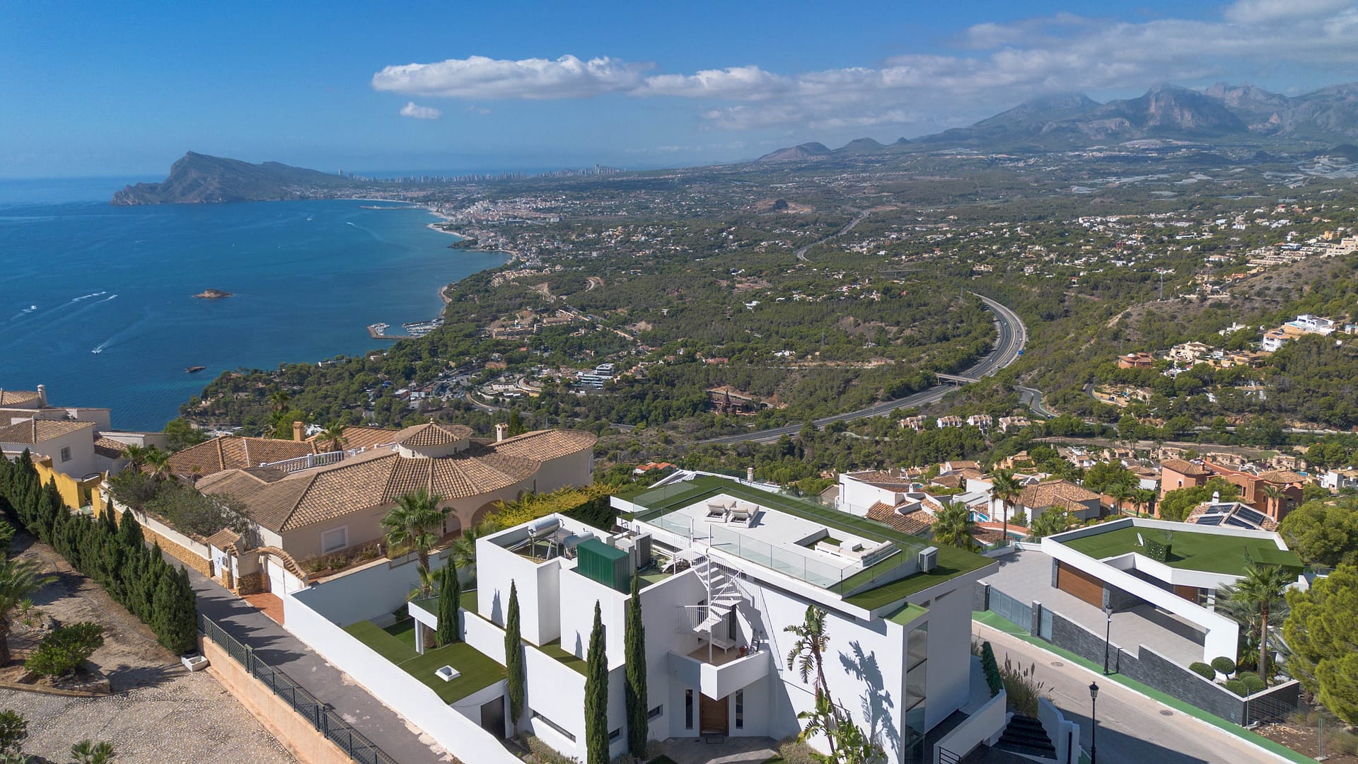 Spectaculaire luxe villa met panoramisch zeezicht in Altea