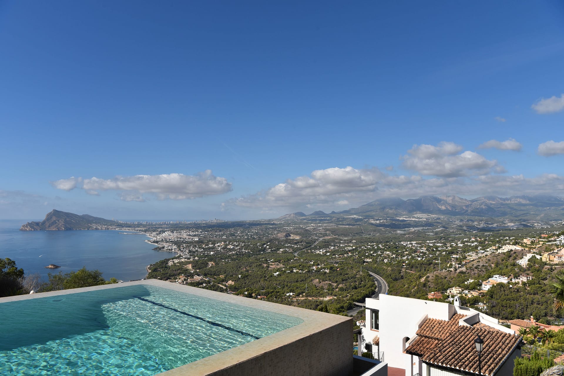 Spectaculaire luxe villa met panoramisch zeezicht in Altea