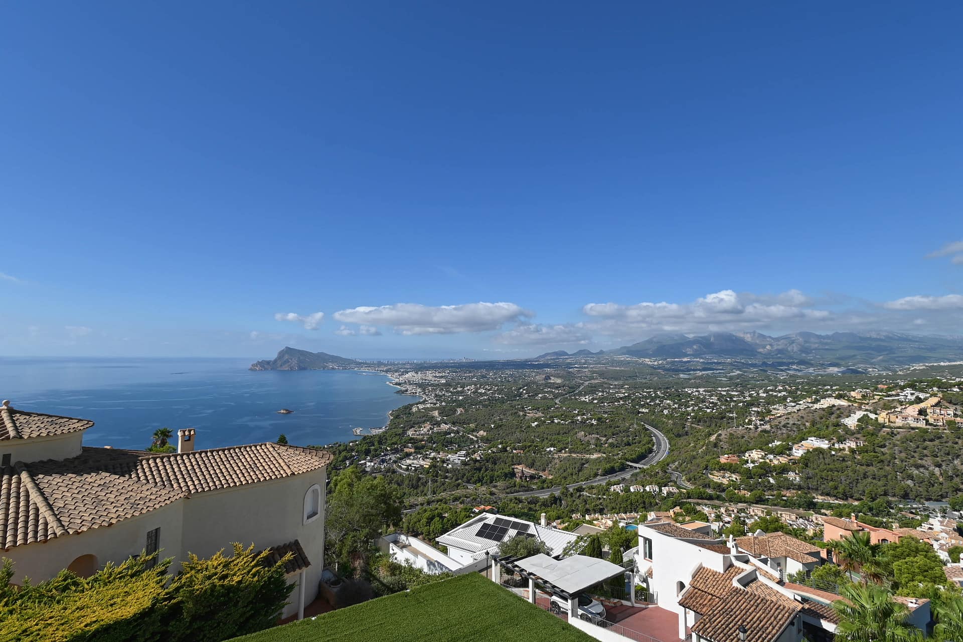 Spectaculaire luxe villa met panoramisch zeezicht in Altea