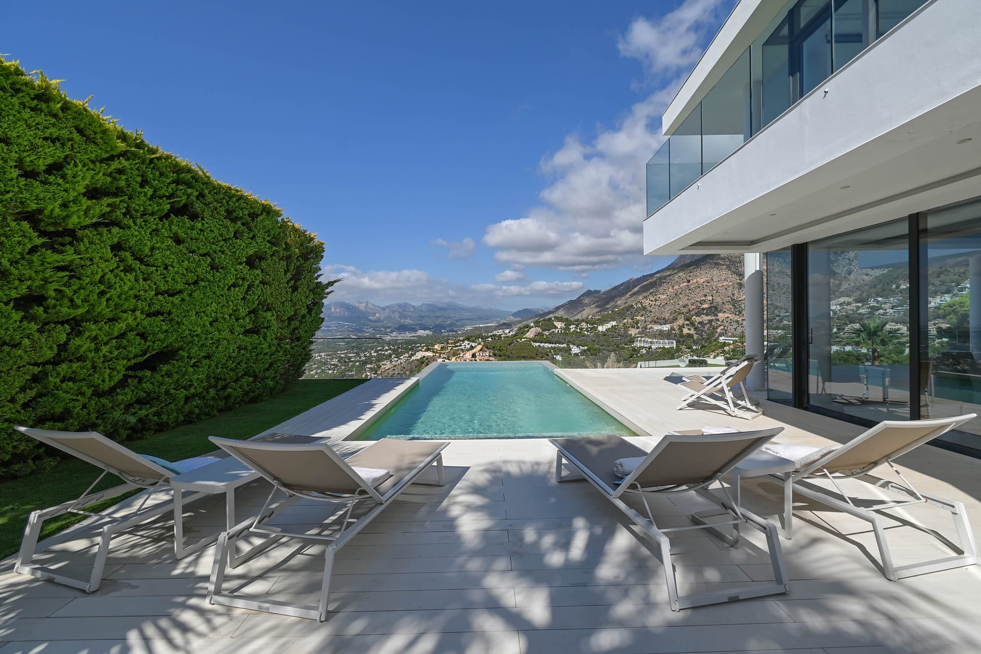 Spectaculaire luxe villa met panoramisch zeezicht in Altea