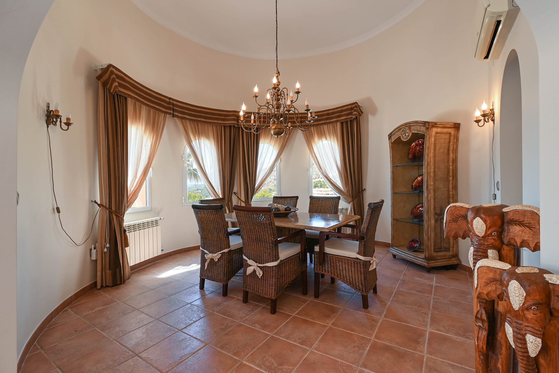 DP-70-TAALT5067-15 Ruime villa met karakter en potentieel in Altea la Vella