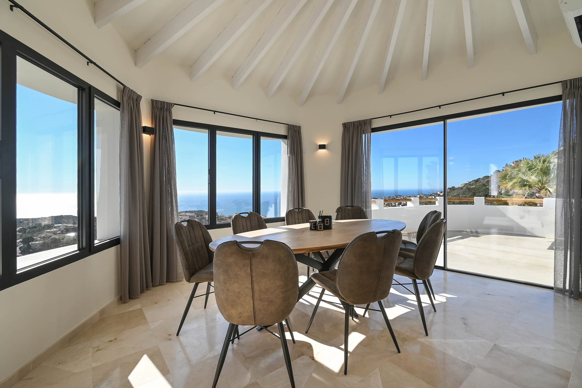 Ibiza stijl villa met panoramisch uitzicht in Benitachell
