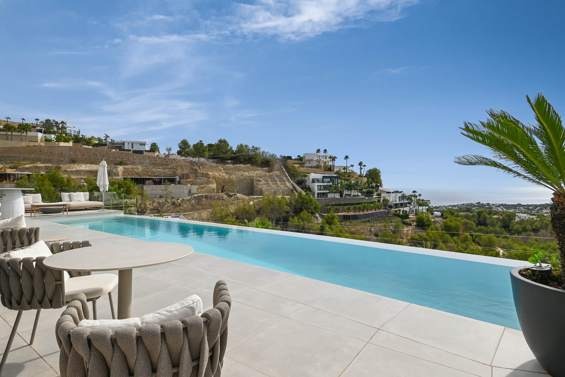 Uitzonderlijke design villa met indoor pool, spa en zeezicht in Benissa