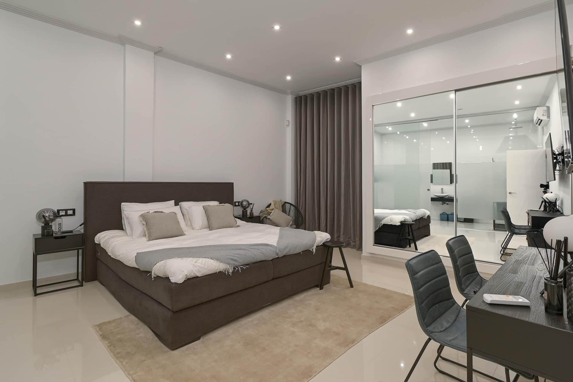 Uitzonderlijke design villa met indoor pool, spa en zeezicht in Benissa