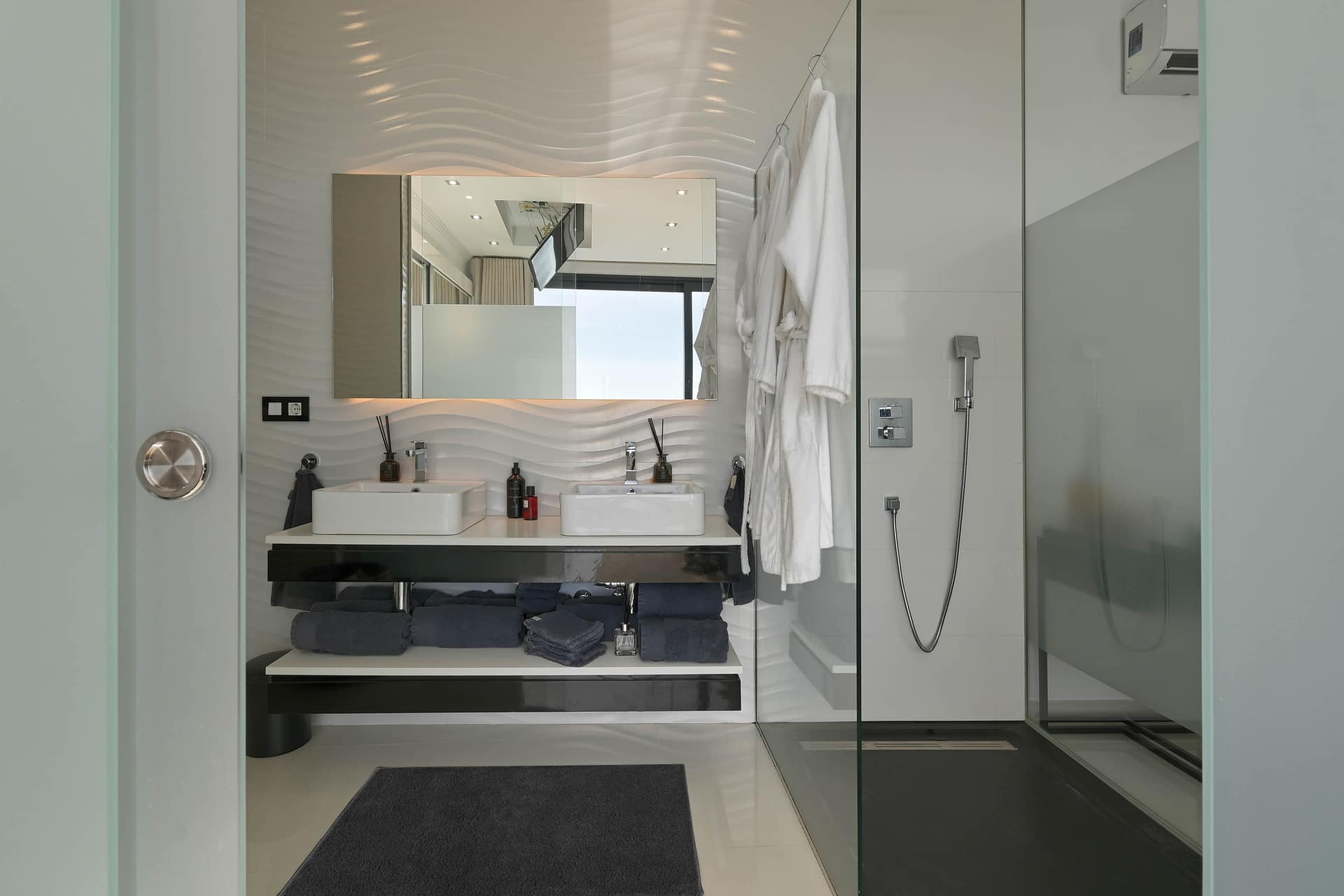 Uitzonderlijke design villa met indoor pool, spa en zeezicht in Benissa