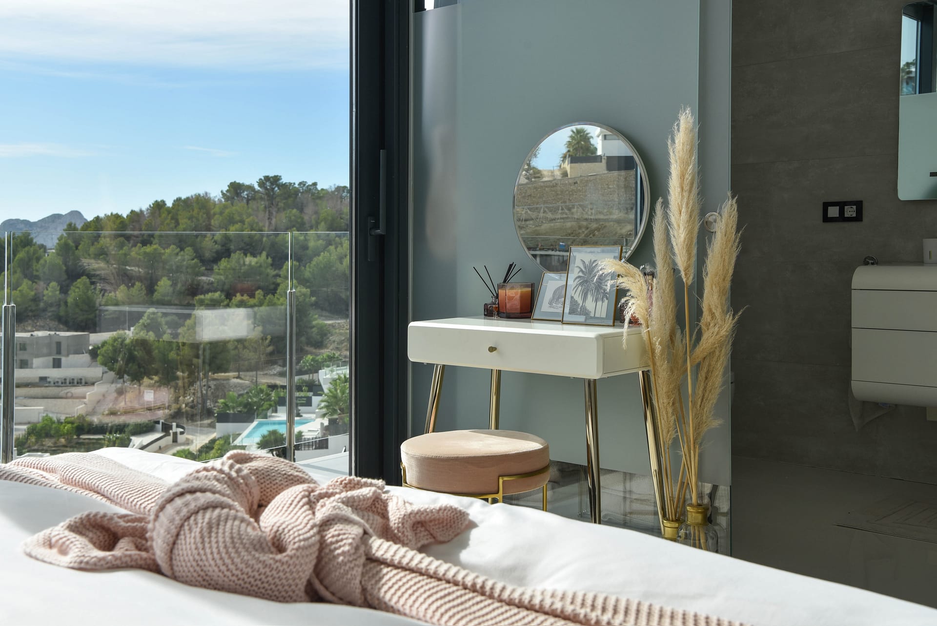 Uitzonderlijke design villa met indoor pool, spa en zeezicht in Benissa