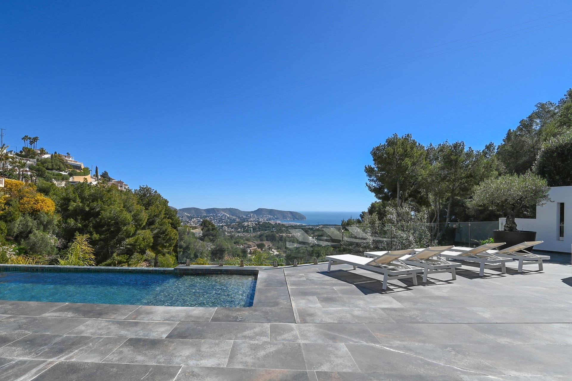 Luxe villa met panoramisch zeezicht in Moraira