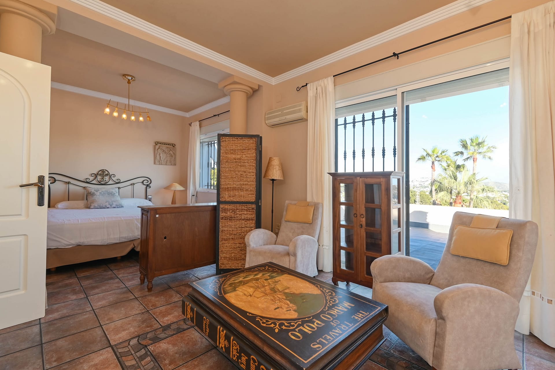 Prachtige villa op vlak perceel in Moraira