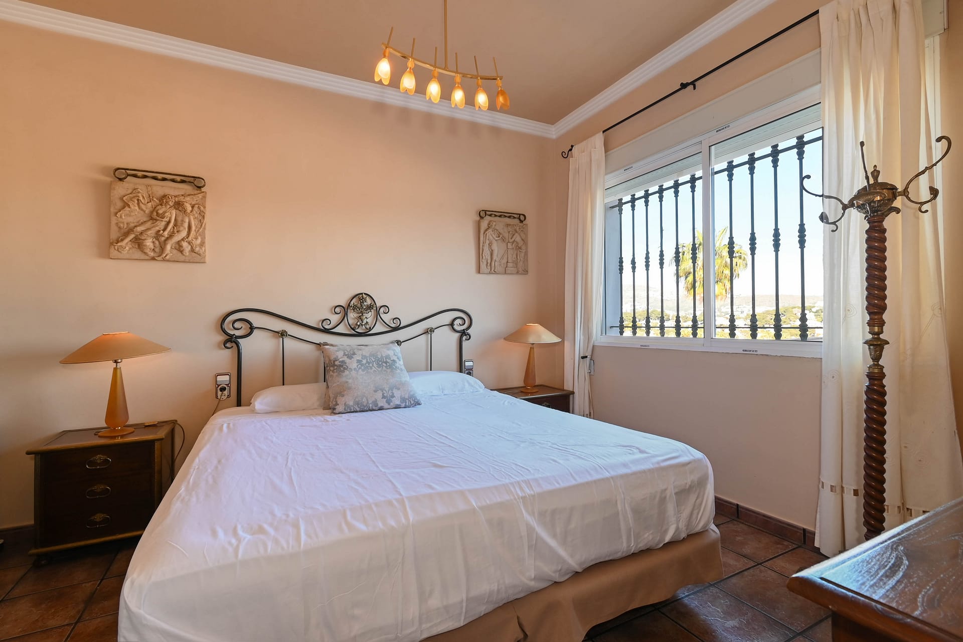Prachtige villa op vlak perceel in Moraira