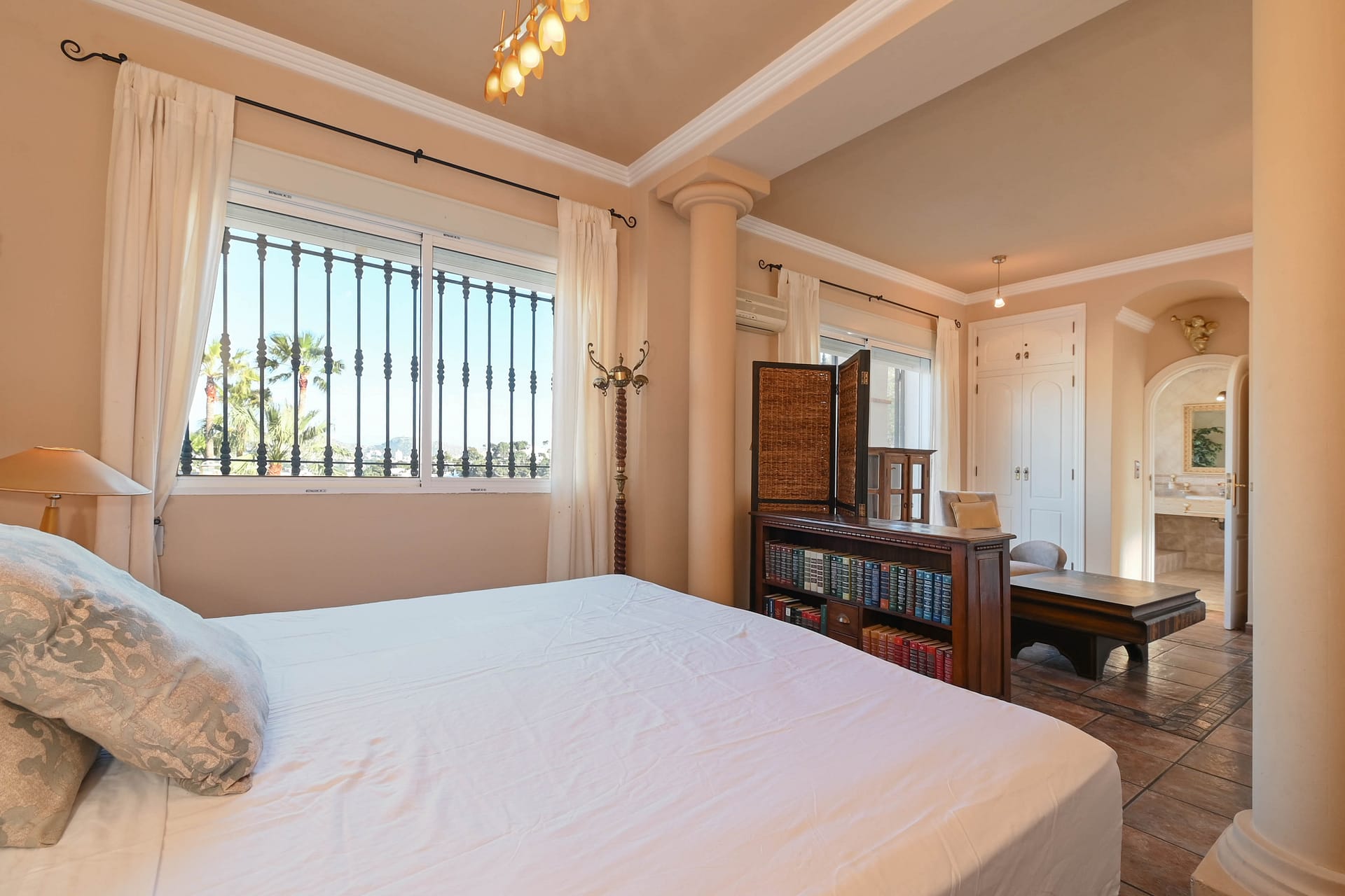Prachtige villa op vlak perceel in Moraira