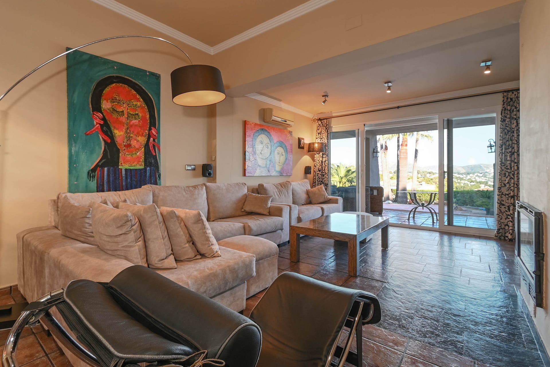Prachtige villa op vlak perceel in Moraira