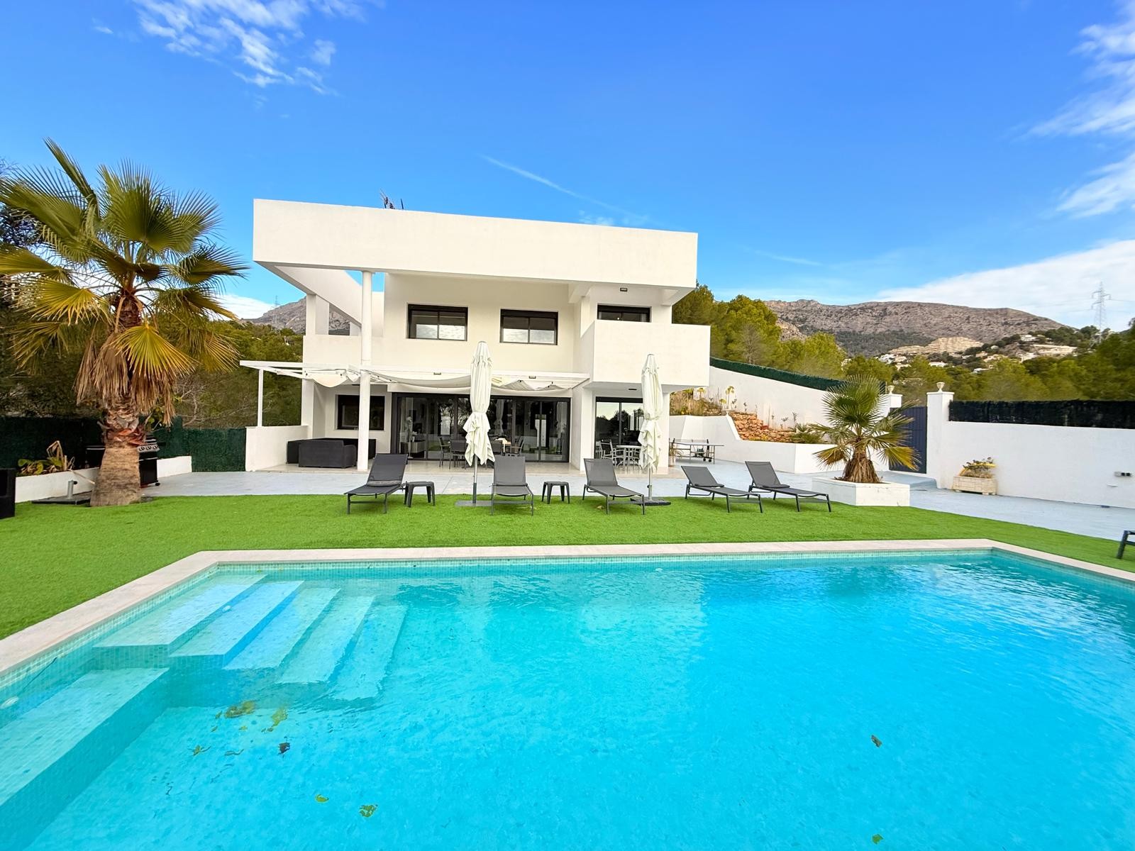 Moderne vrijstaande villa met garage in Altea