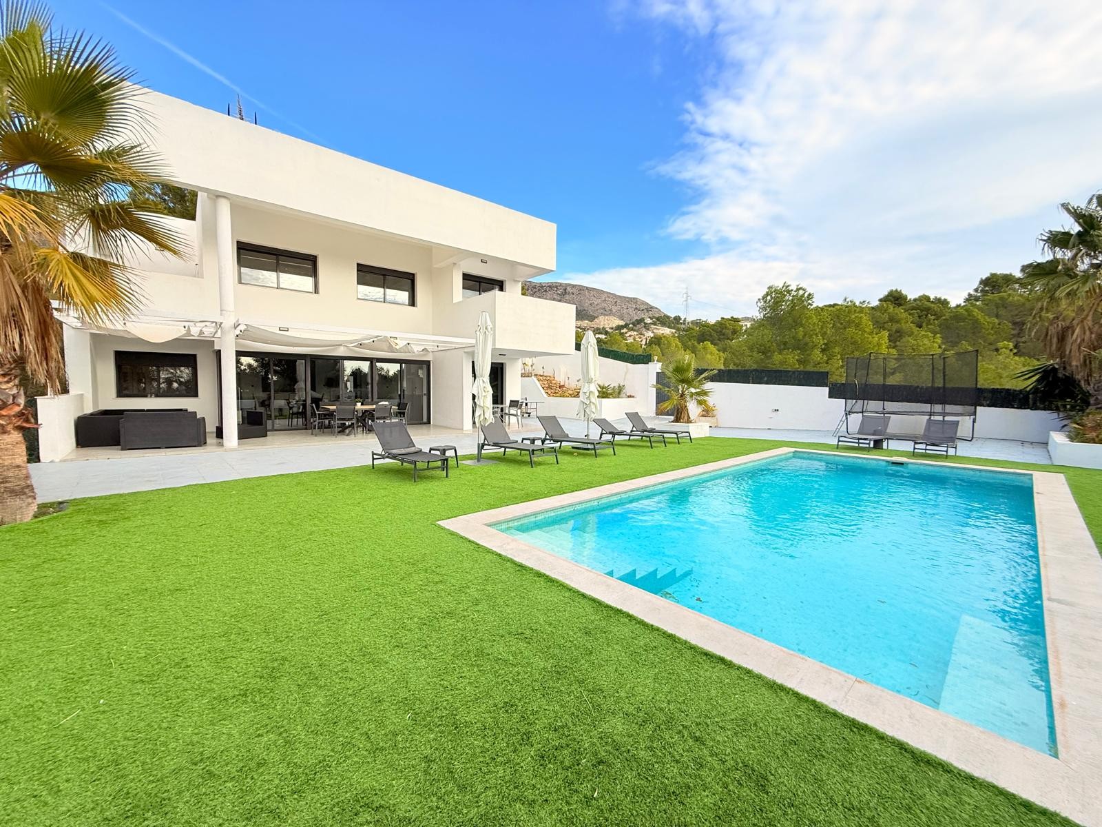 Moderne vrijstaande villa met garage in Altea