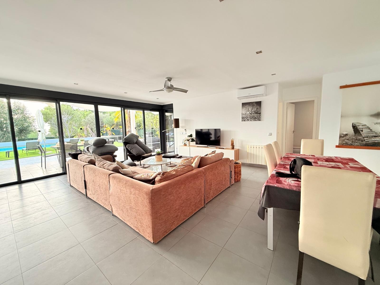 Moderne vrijstaande villa met garage in Altea
