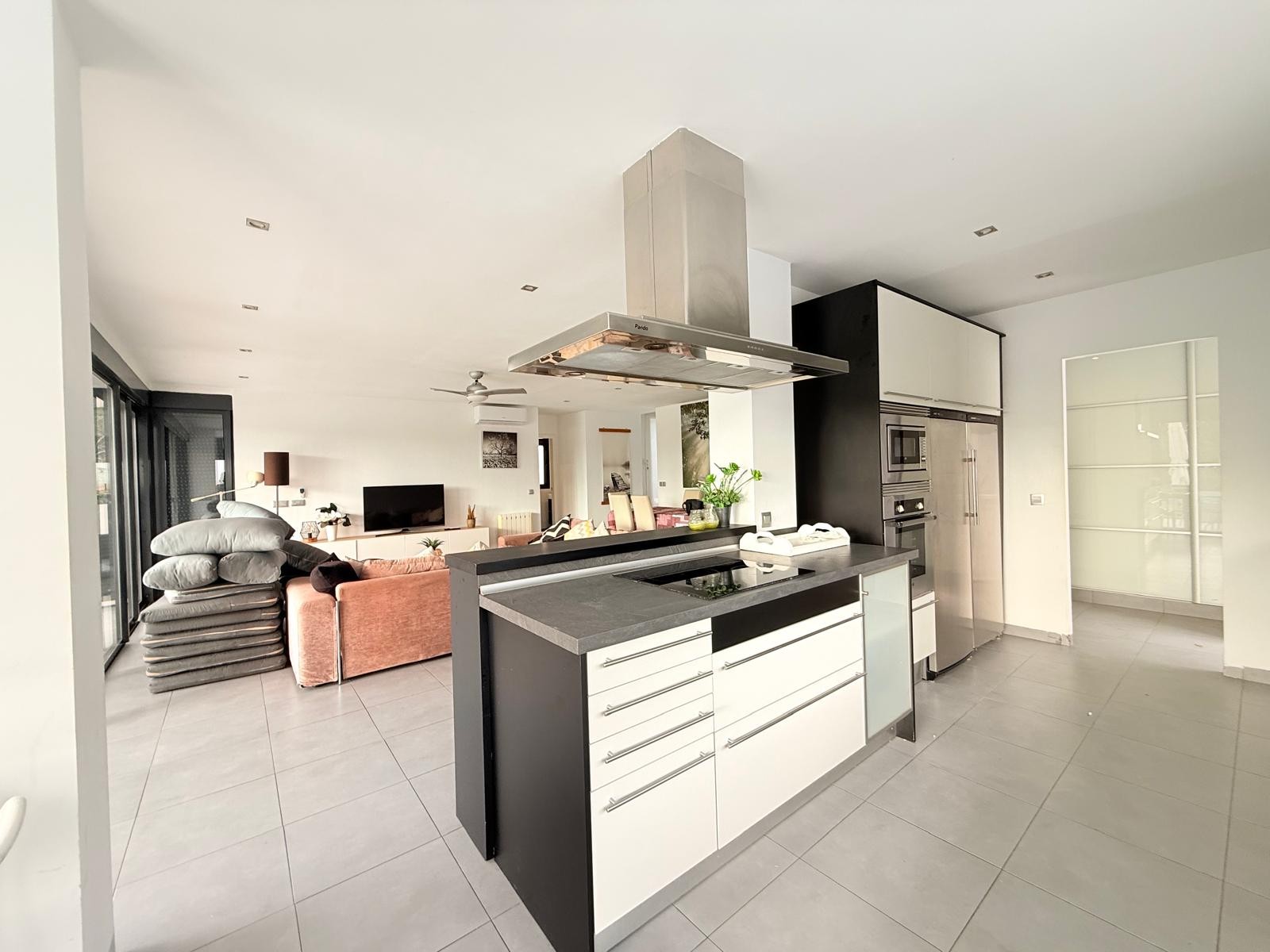 Moderne vrijstaande villa met garage in Altea