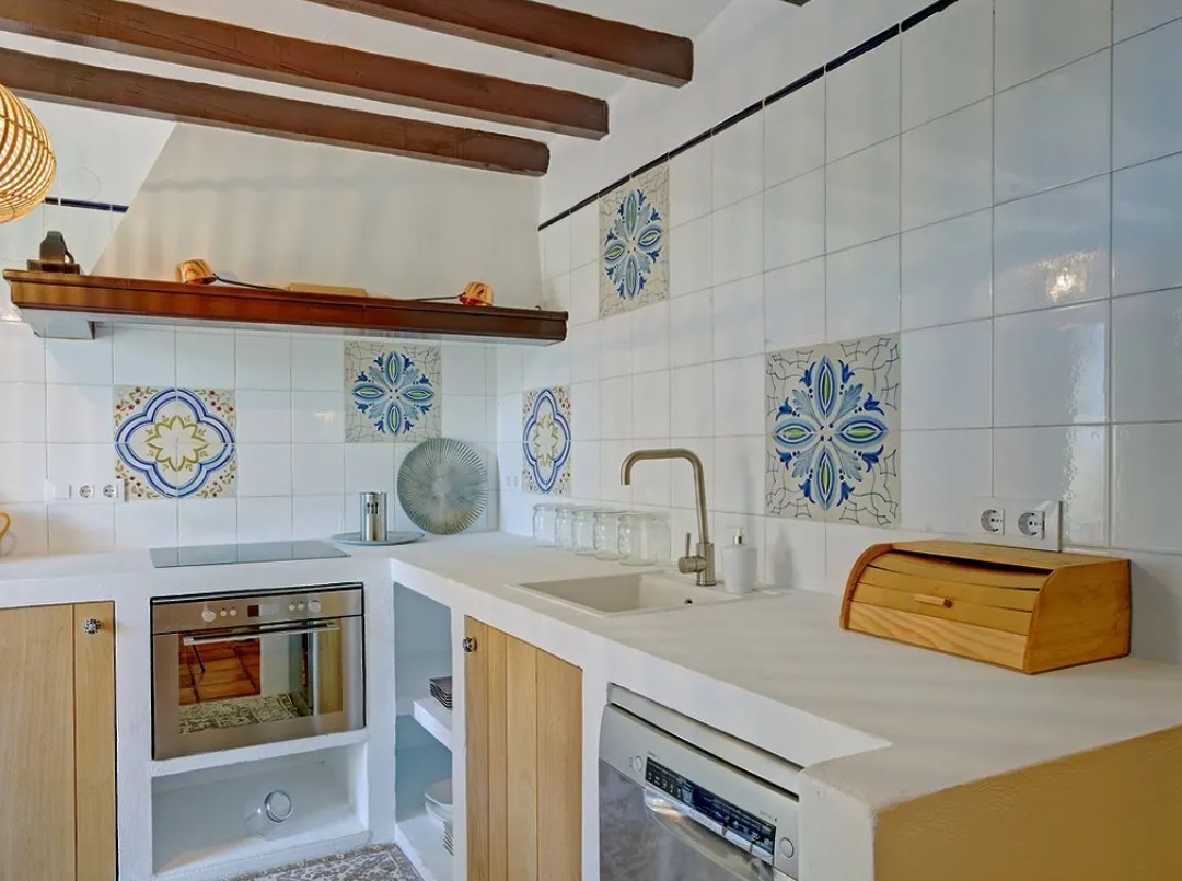 Spectaculair gerenoveerd landhuis in Ibiza-stijl met  zeezicht in Benissa