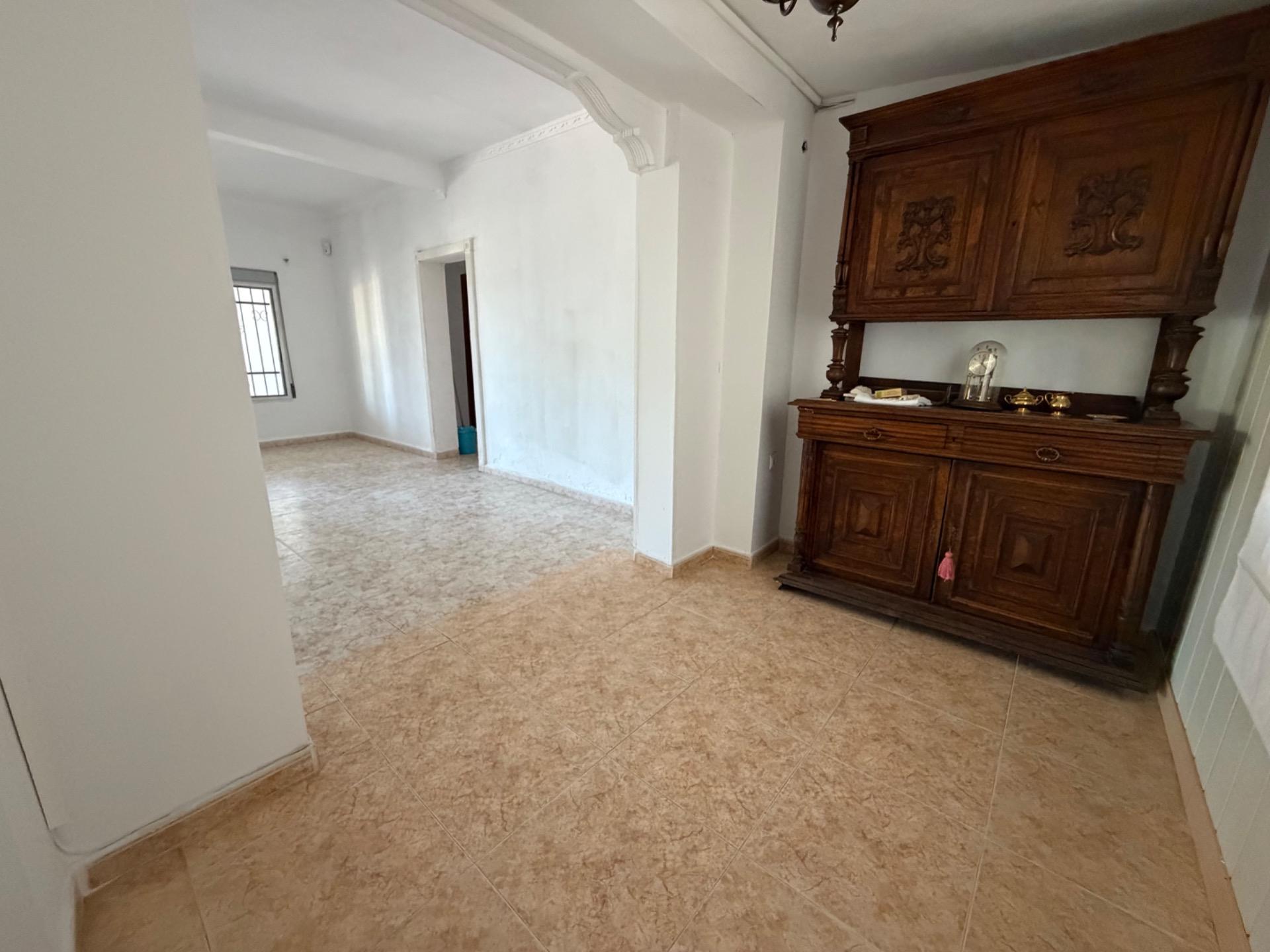 Ruime finca met 3 wooneenheden te koop in Villamarchante