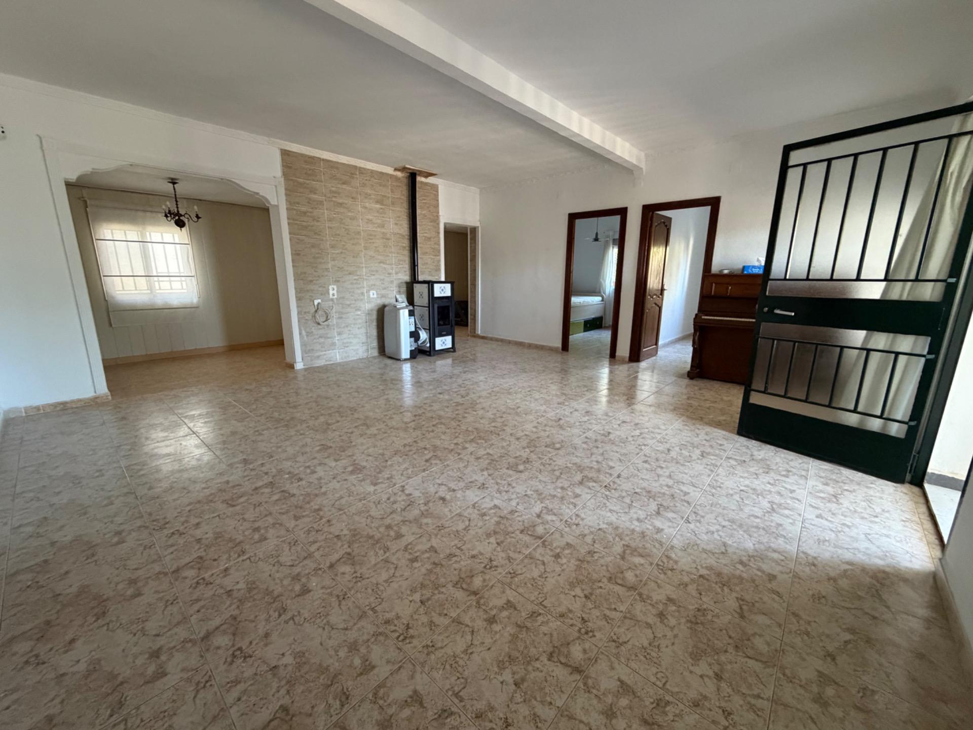 Ruime finca met 3 wooneenheden te koop in Villamarchante